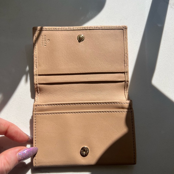 Gucci Beige Wallet with Gold Heart Logo - Picture 3 of 4